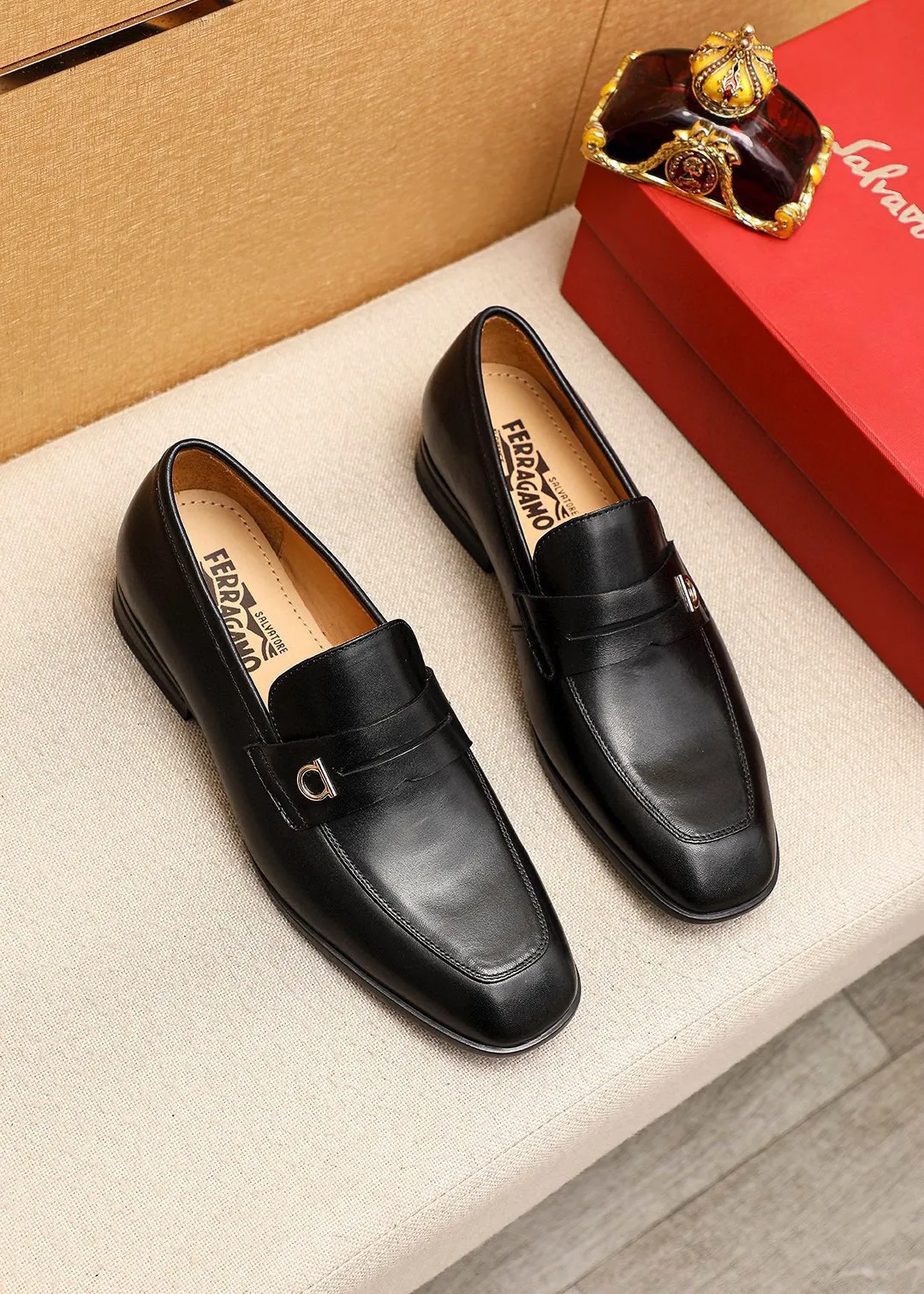 Men's shoes 💰480 💐 Product trademark: Ferragamo "Ferragamo" casual leather shoes Regular size: 38-44 (45🉑️customized) Product materials: Selected imported first-layer cowhide upper + luxury hardware buckle, imported water-dyed cowhide leather lining. Strong three-dimensional visual effect, original rubber outsole Color: 3⃣️seed leather materials available